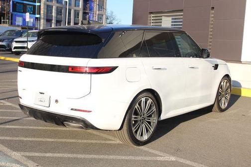 2025 Land Rover Range Rover Sport SE