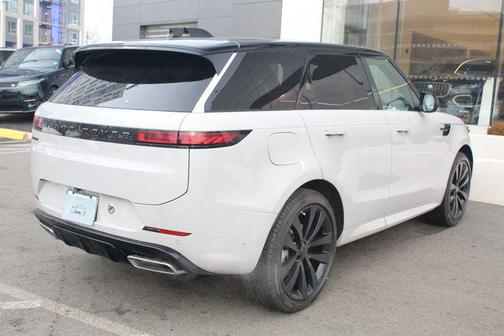 2026 Land Rover Range Rover Sport SE