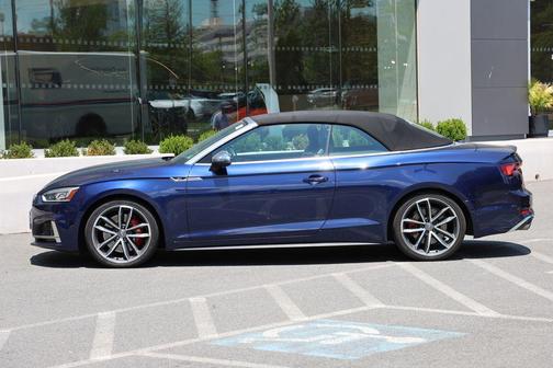 Navarra Blue Metallic/Black Roof 2019 Audi S5 3.0T Prestige