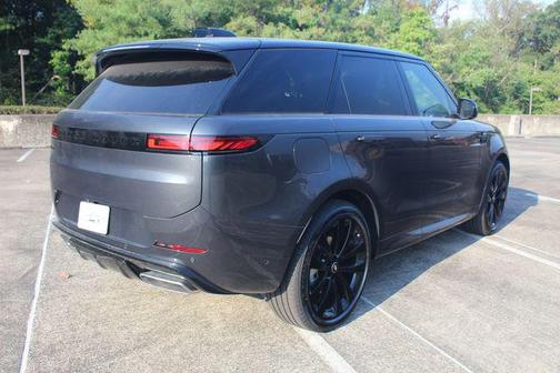 2025 Land Rover Range Rover Sport SE