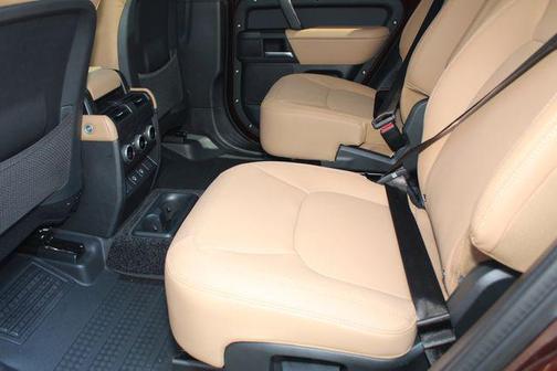 2025 Land Rover Defender 130 P400 X-Dynamic SE