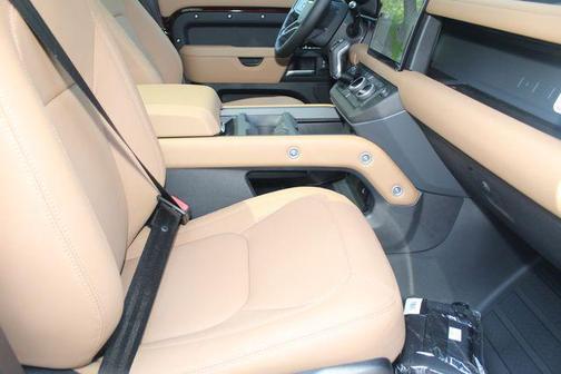 2025 Land Rover Defender 130 P400 X-Dynamic SE