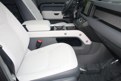 2025 Land Rover Defender 110 V8