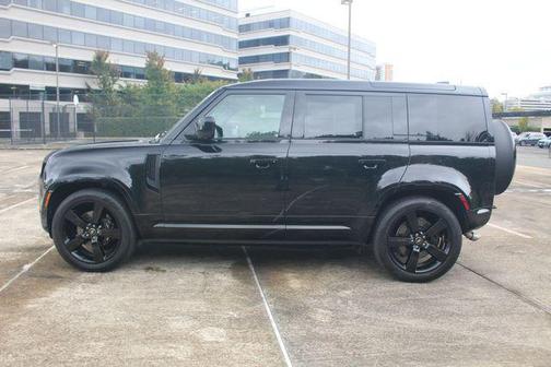 2025 Land Rover Defender 110 V8