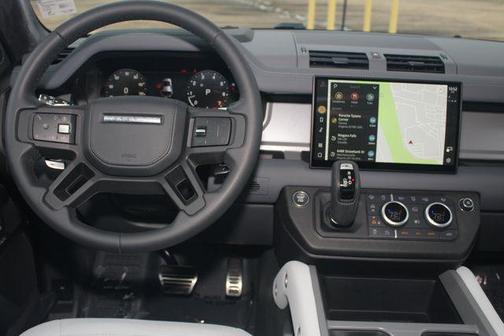 2025 Land Rover Defender 110 V8