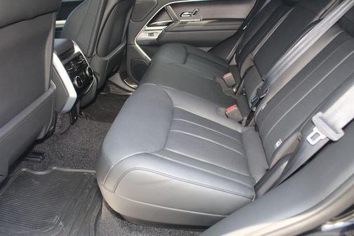 2025 Land Rover Range Rover P530 SE