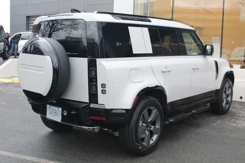 2026 Land Rover Defender P400 X-Dynamic SE