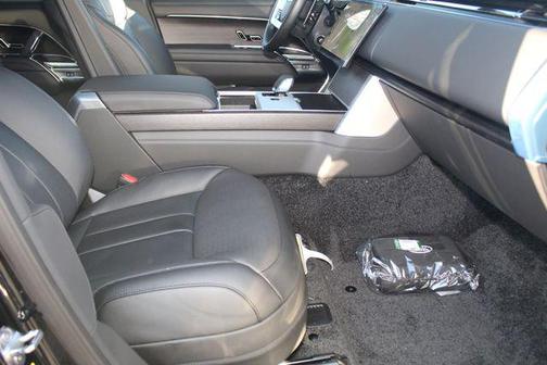 2025 Land Rover Range Rover P400 SE