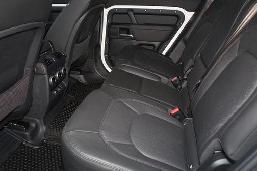 2025 Land Rover Defender 110 P400 X-Dynamic SE