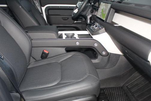 2025 Land Rover Defender 110 P400 X-Dynamic SE