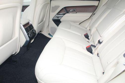 2025 Land Rover Range Rover P530 SE