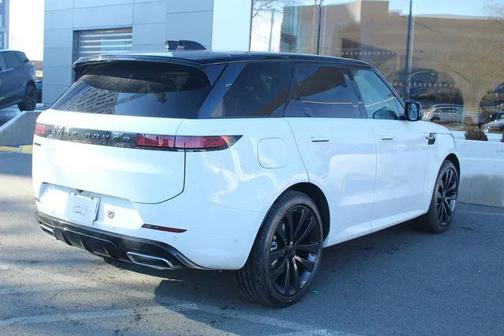 2026 Land Rover Range Rover Sport SE
