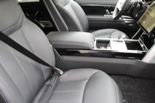 2025 Land Rover Range Rover P400 SE