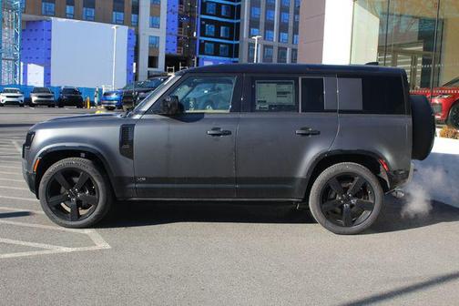 2026 Land Rover Defender 110 V8