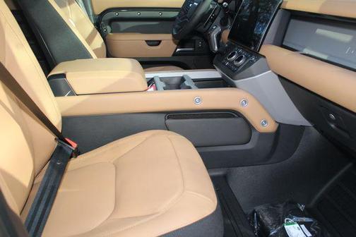 2026 Land Rover Defender 110 V8