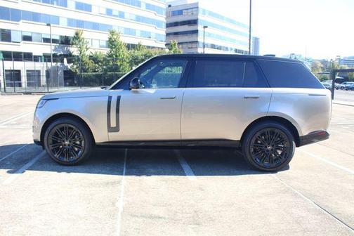 2025 Land Rover Range Rover P530 SE 7 Seat
