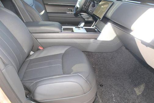 2025 Land Rover Range Rover P530 SE 7 Seat