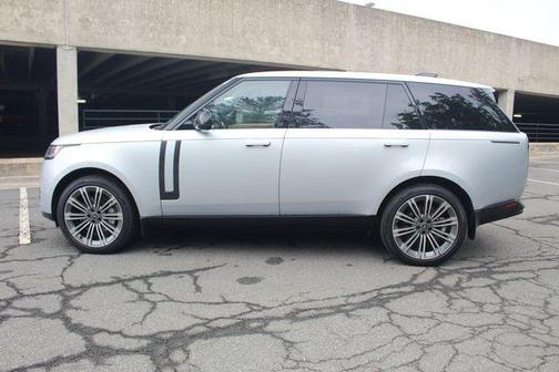 2025 Land Rover Range Rover P530 SE 7 Seat