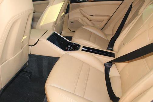 2018 Porsche Panamera 4S