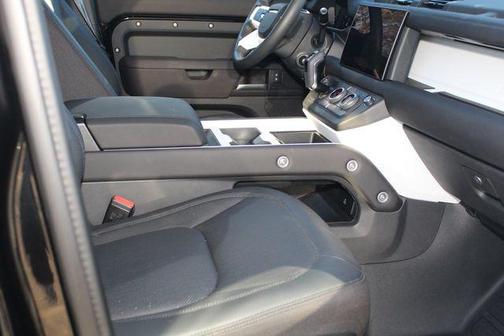 2025 Land Rover Defender 110 P300