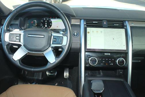 White 2023 Land Rover Discovery P360 Metropolitan Edition