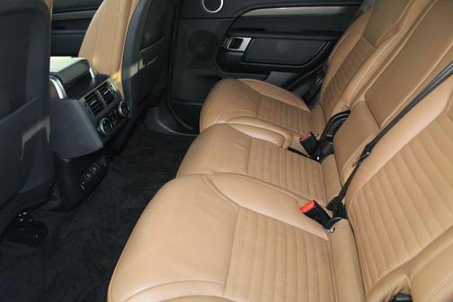 White 2023 Land Rover Discovery P360 Metropolitan Edition