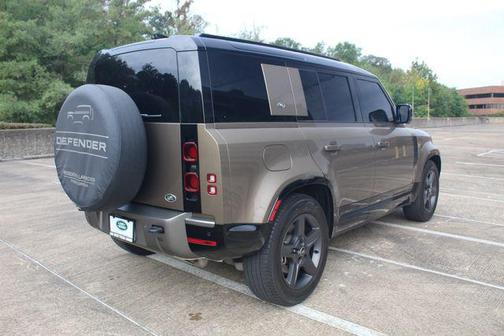 2022 Land Rover Defender 110 X-Dynamic SE