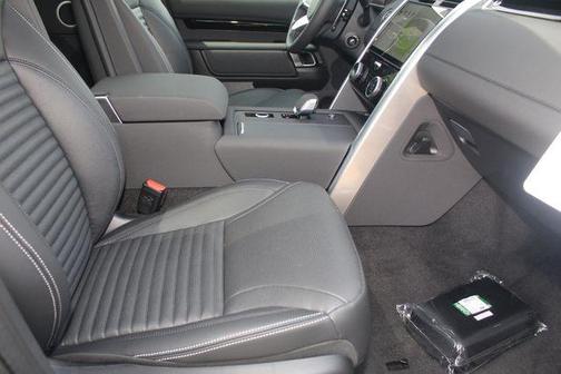 2025 Land Rover Discovery P300 S