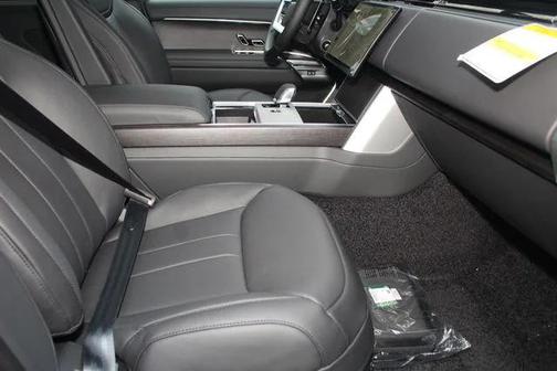 2026 Land Rover Range Rover P400 SE 7 Seat