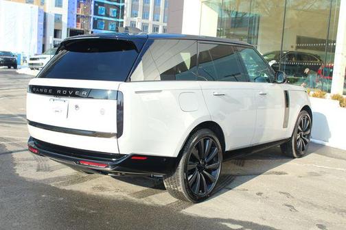 2026 Land Rover Range Rover P615 SV