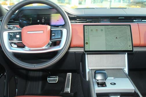 2026 Land Rover Range Rover P615 SV