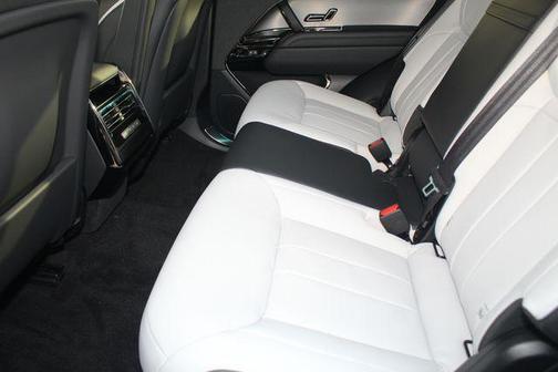 2026 Land Rover Range Rover Sport SE