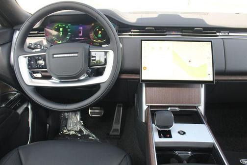 2025 Land Rover Range Rover P550e SE