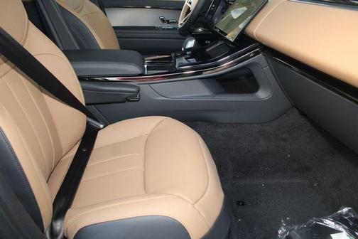 2026 Land Rover Range Rover Sport SE