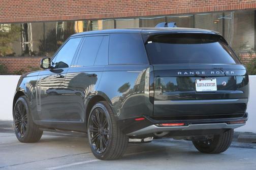 Green 2027 Land Rover Range Rover SE