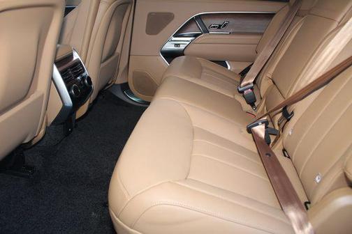 2025 Land Rover Range Rover P400 SE 7 Seat