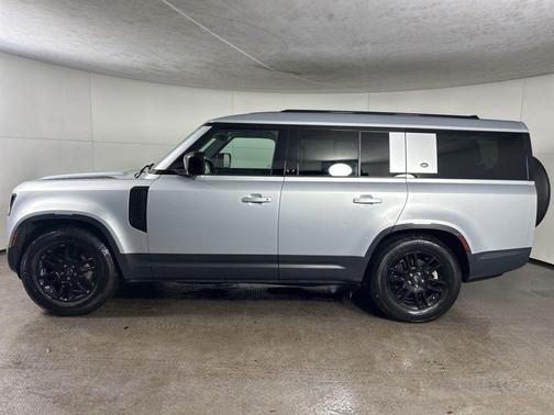 Fuji White 2023 Land Rover Defender SE