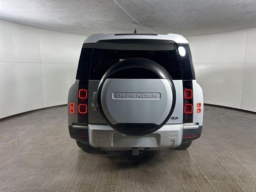 Fuji White 2023 Land Rover Defender SE