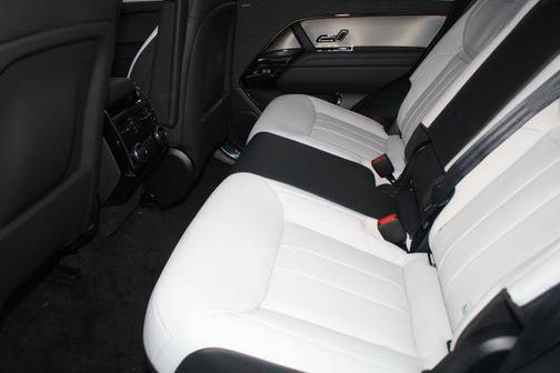 2026 Land Rover Range Rover Sport SE