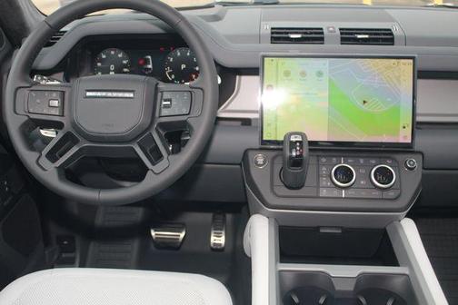 2026 Land Rover Defender V8