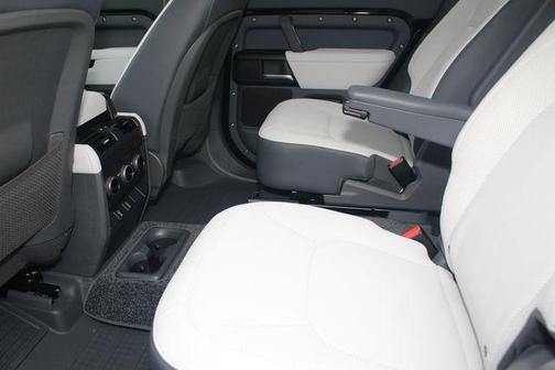 2026 Land Rover Defender V8