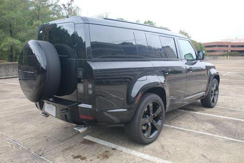 2026 Land Rover Defender V8