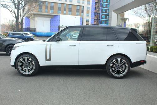 2026 Land Rover Range Rover P400 SE 7 Seat
