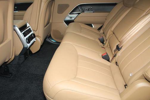 2026 Land Rover Range Rover P400 SE 7 Seat