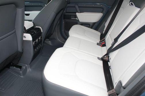 2025 Land Rover Defender 110 P400 S