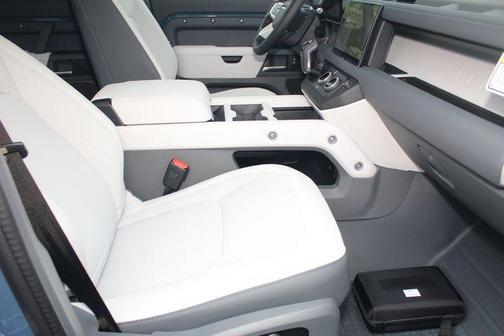 2025 Land Rover Defender 110 P400 S