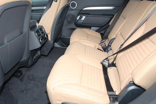 2025 Land Rover Discovery P360 Dynamic SE