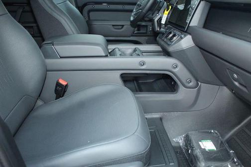 2026 Land Rover Defender 110 V8