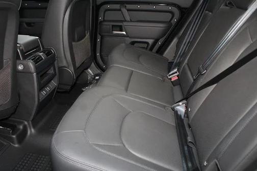 2026 Land Rover Defender P400 X-Dynamic SE