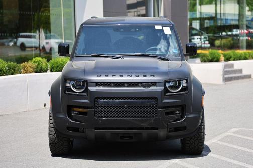 Narvik Black 2026 Land Rover Defender P635 OCTA Black